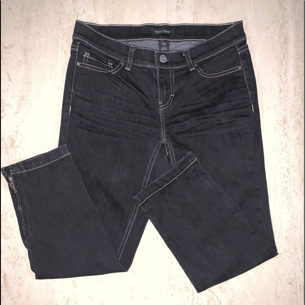 White House  Black  Market slim capri black